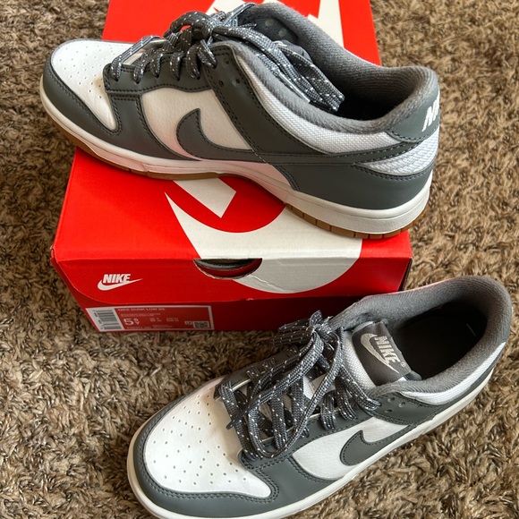 Nike Dunk Low - Picture 2 of 10